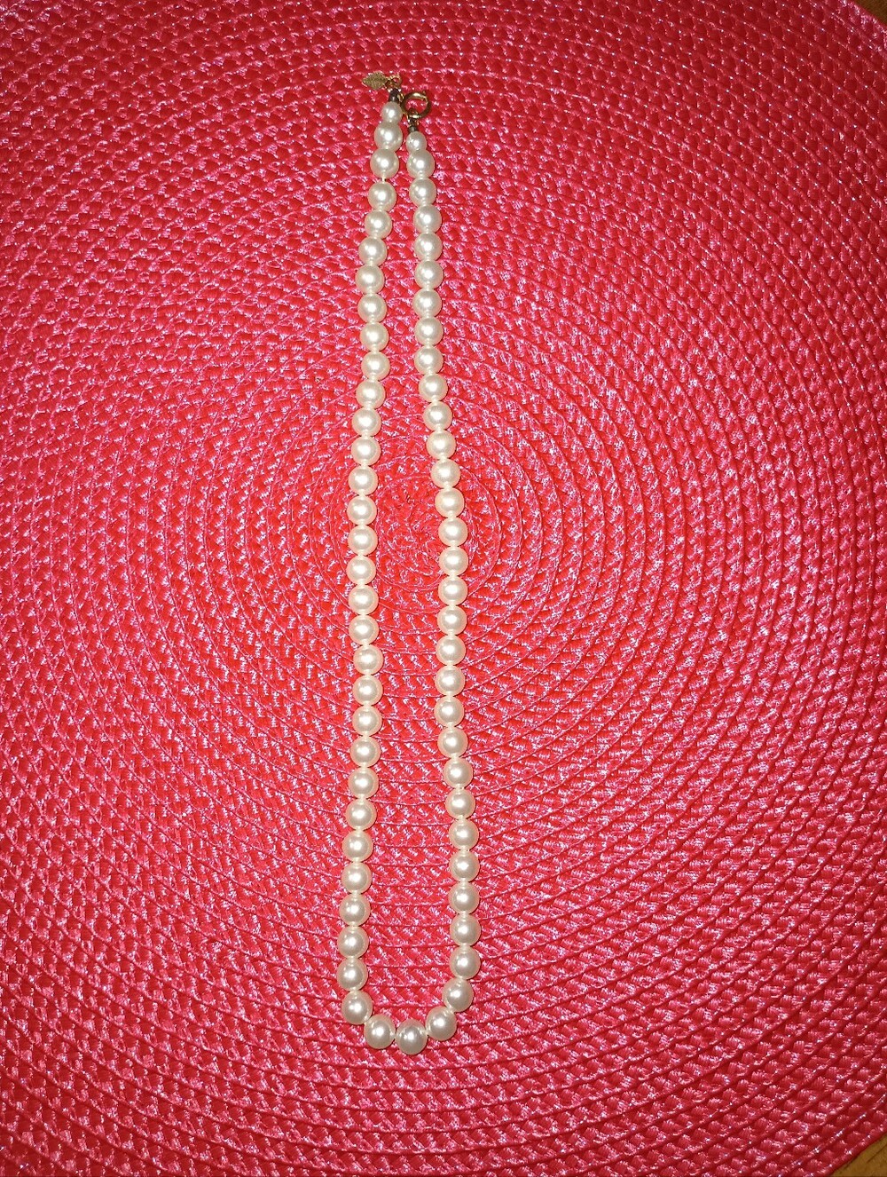 Vintage Sarah Coventry Faux Pearl Necklace. 20"